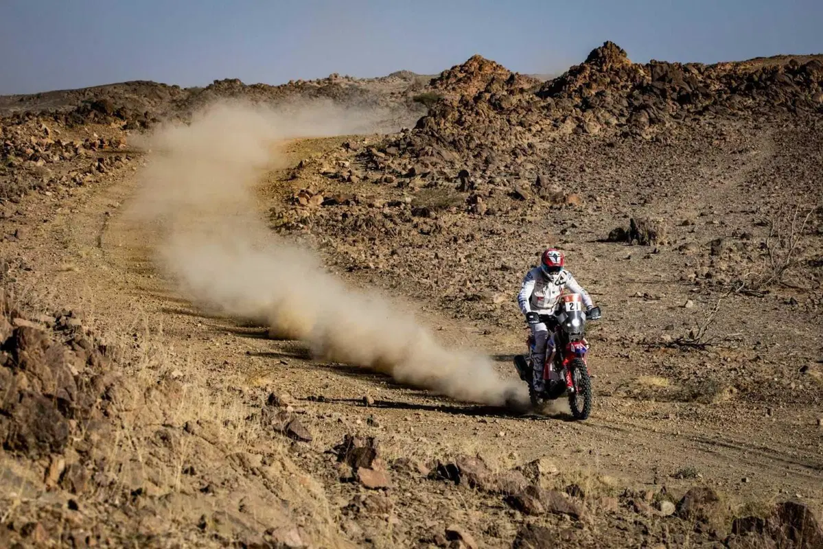 Dakar 2025. T2, 48H Chrono Part 1, Sanders e Al Rajhi in testa al break notturno  (5)