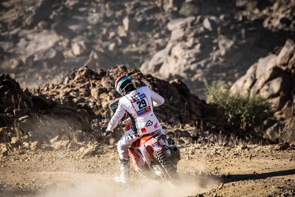Dakar 2025. T2, 48H Chrono Part 1, Sanders e Al Rajhi in testa al break notturno  (6)