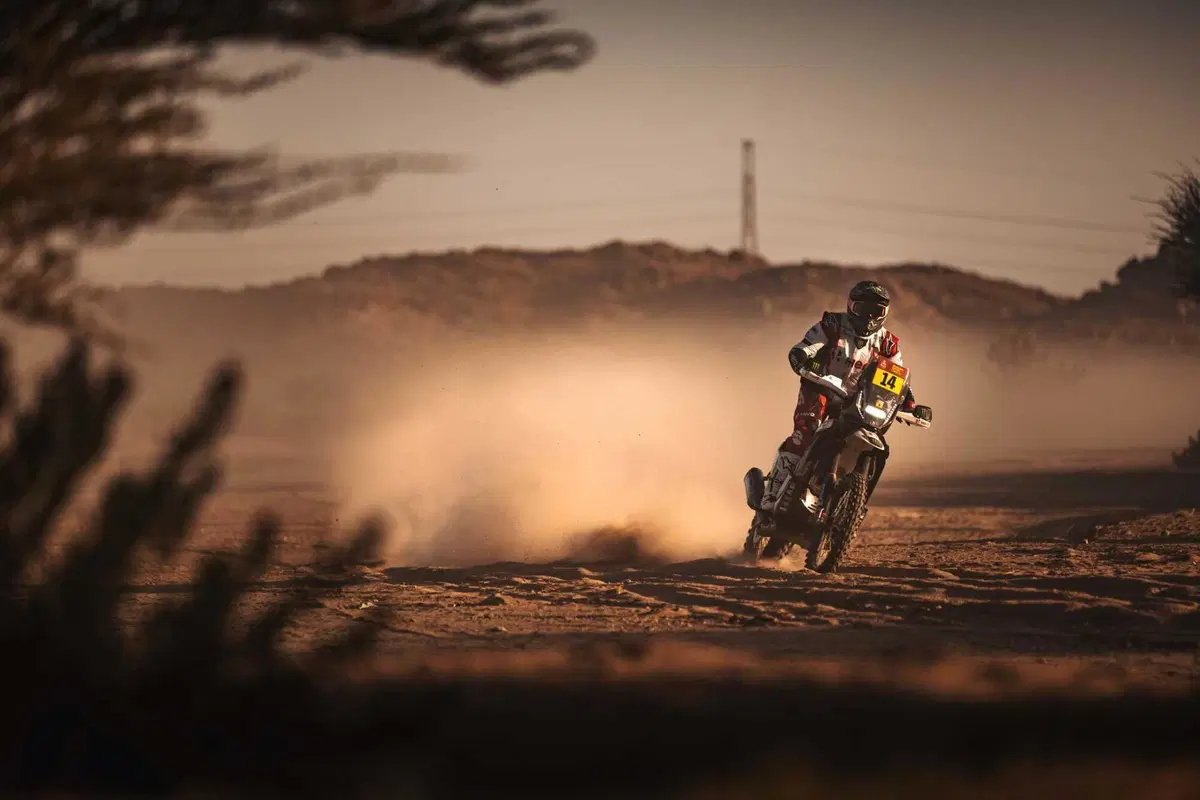 Dakar 2025. T2, 48H Chrono Part 1, Sanders e Al Rajhi in testa al break notturno  (10)