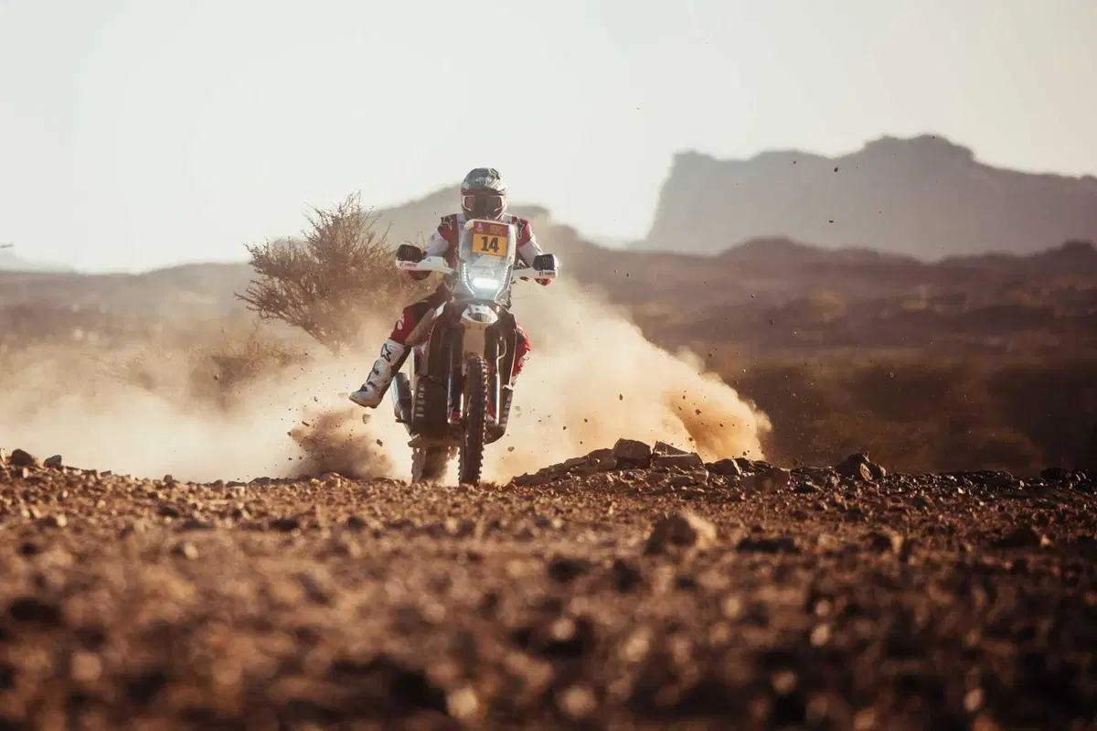 Dakar 2025. T2, 48H Chrono Part 1, Sanders e Al Rajhi in testa al break notturno  (11)