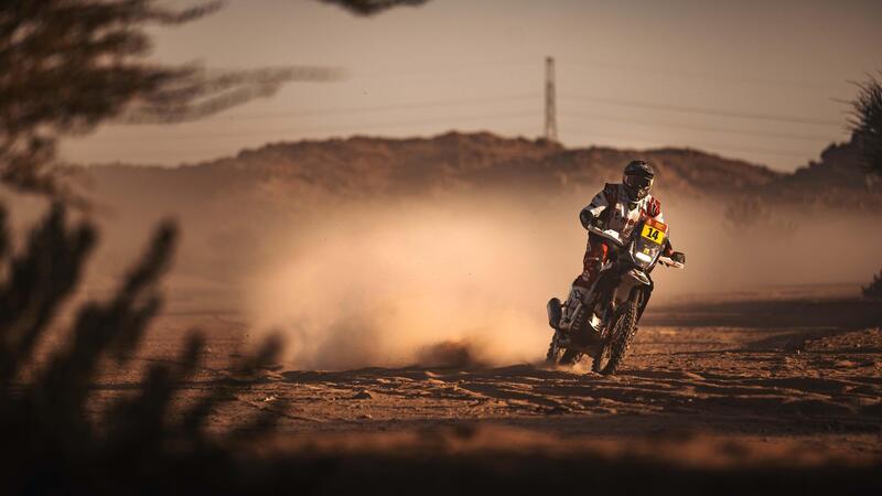 Dakar 2025. T2, 48H Chrono Part 1, Sanders e Al Rajhi in testa al break notturno 