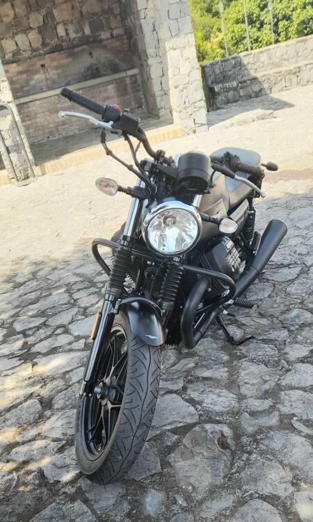 Moto Guzzi V7 III Stone (2017 - 20) (3)