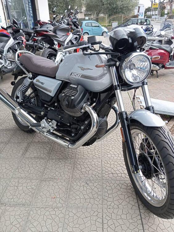 Moto Guzzi V7 Special (2021 - 24) (3)