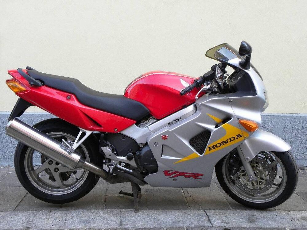 Honda VFR 800 (1998 - 01) (2)