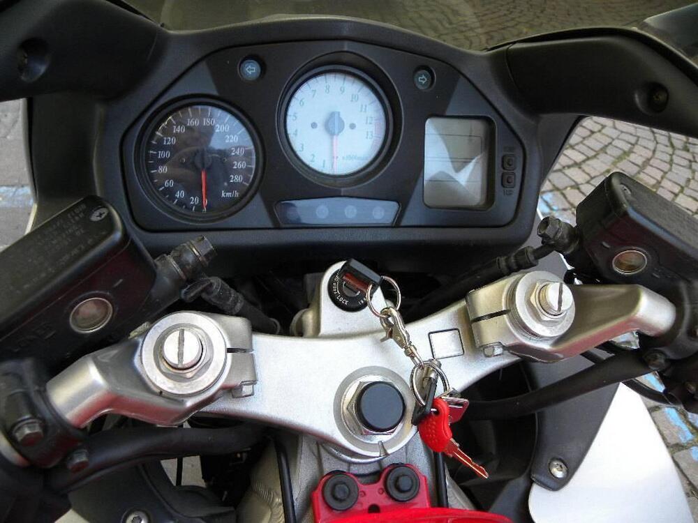 Honda VFR 800 (1998 - 01) (5)