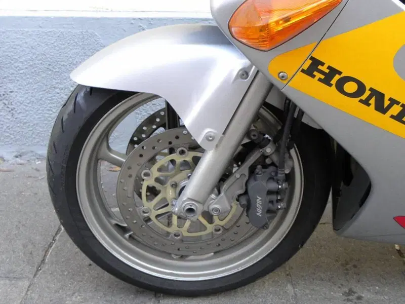 Honda VFR 800 (1998 - 01) (8)