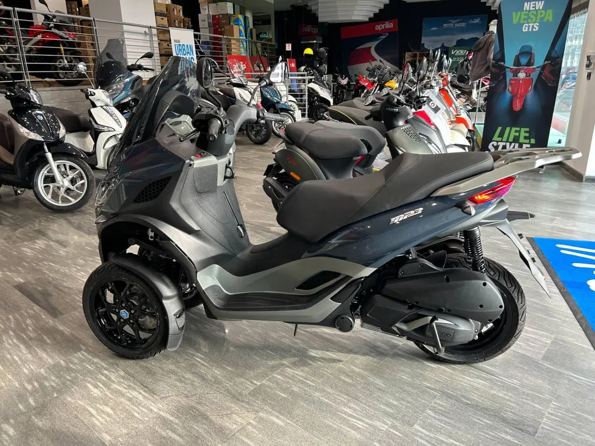 Piaggio MP3 310 (2025 - 26) (2)