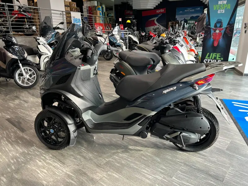Piaggio MP3 310 (2025 - 26) (2)