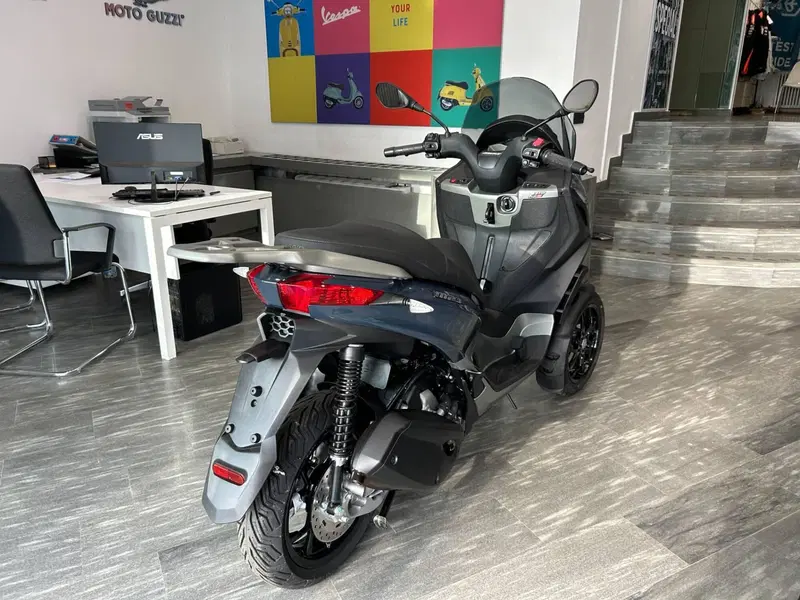 Piaggio MP3 310 (2025 - 26) (4)