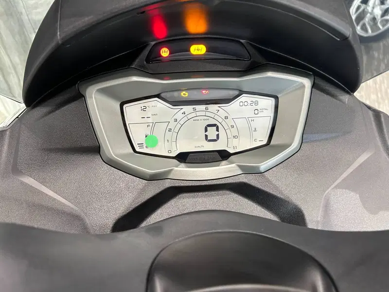 Piaggio MP3 310 (2025 - 26) (7)