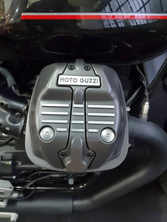 Moto Guzzi V7 Special Edition (2022 - 25) (2)