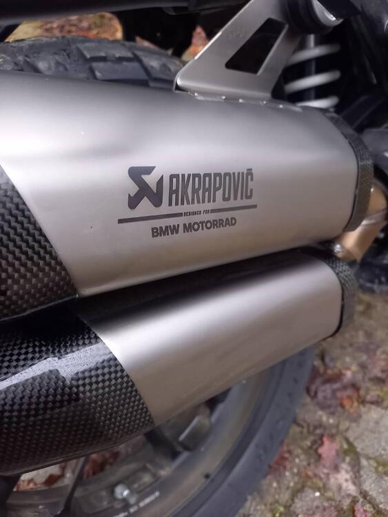 Akrapovic silenziatore doppio BMWR1300GS (2)