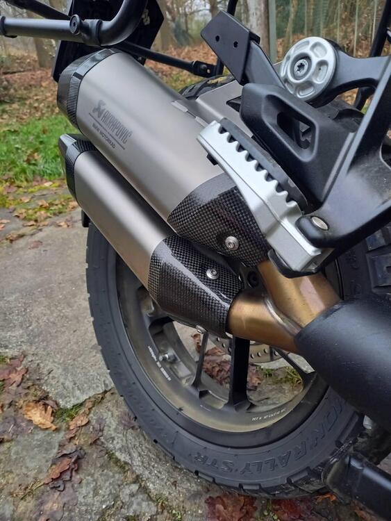 Akrapovic silenziatore doppio BMWR1300GS (3)