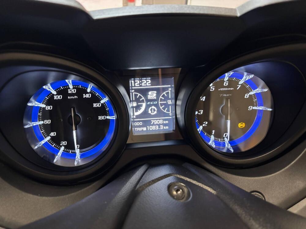 Yamaha T-Max 560 Tech Max (2021) (4)