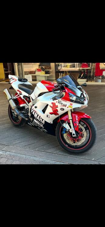 Yamaha R1 Sella Rossa ( 4XV1) replica R7 HAGA