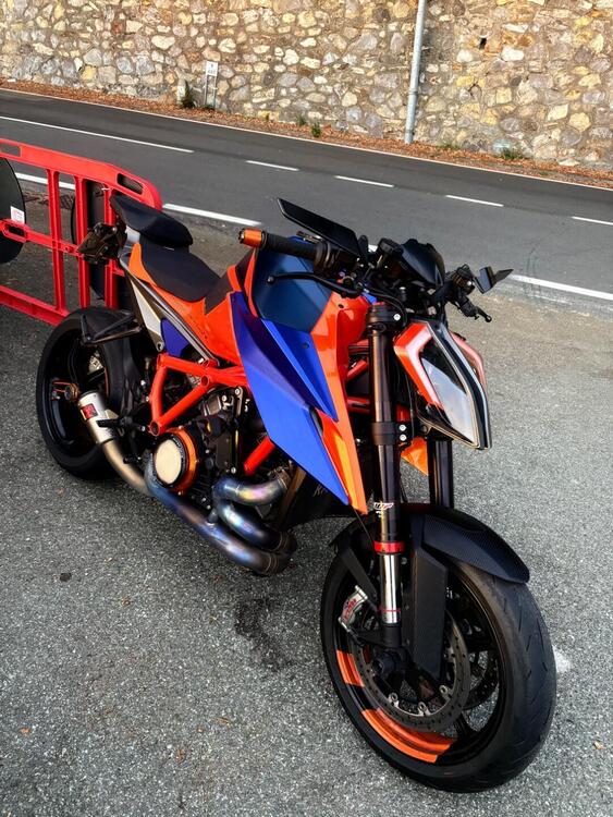 KTM 1290 Super Duke R (2021) (2)