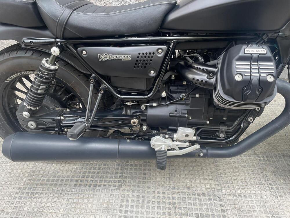 Moto Guzzi V9 Bobber (2018 - 20) (2)