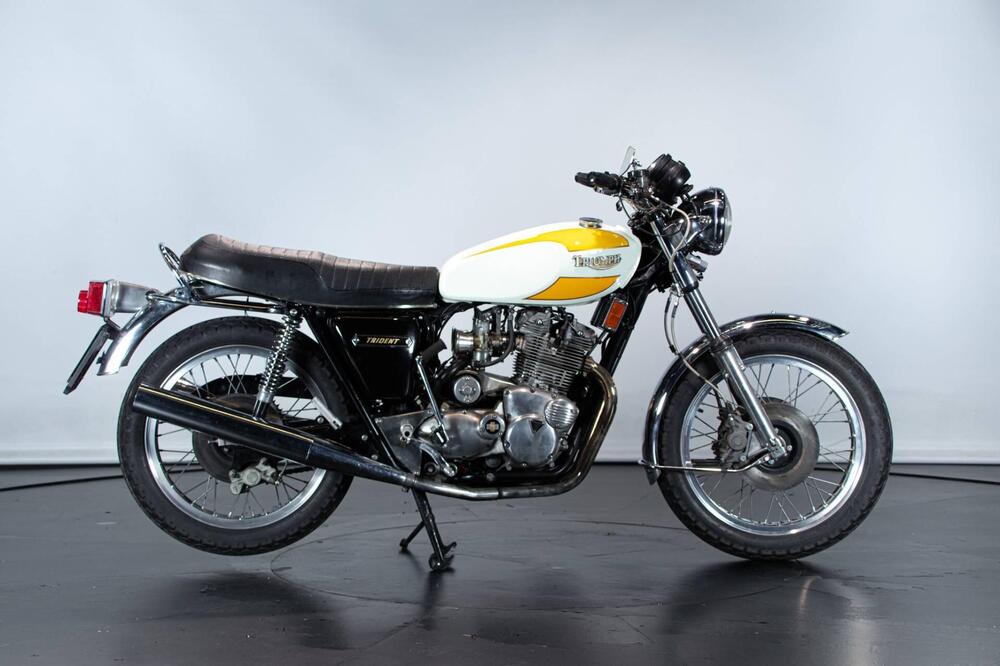 Triumph T160 TRIDENT (2)