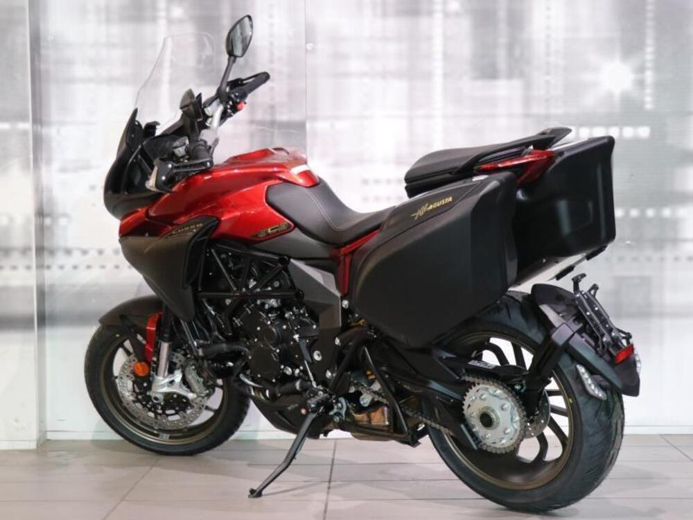 MV Agusta Turismo Veloce 800 Lusso SCS (2021 - 25) (2)