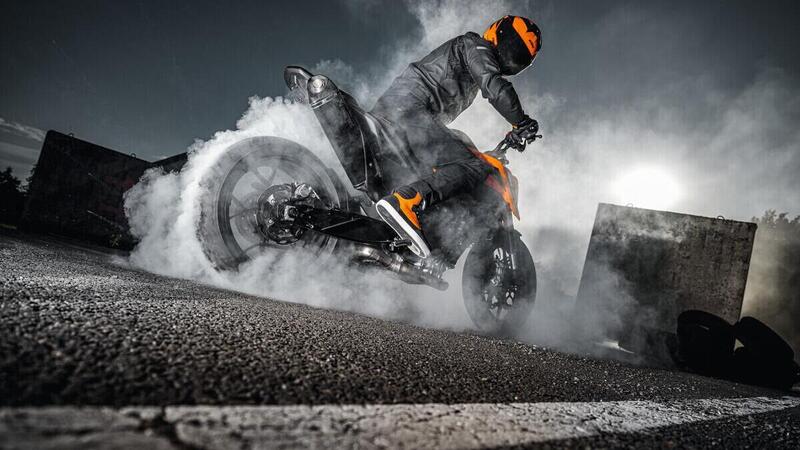 KTM Duke 790 2025: la naked media si aggiorna, ecco come cambia [GALLERY]