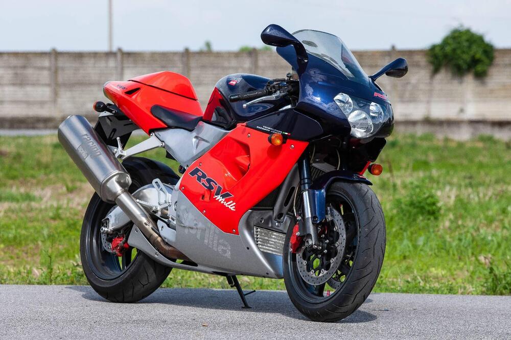 Aprilia rsv 1000 colore cosmo