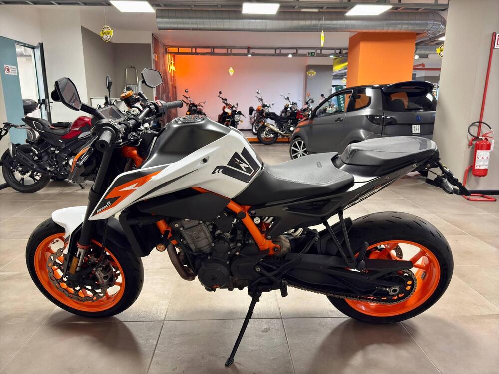 KTM 890 Duke R (2020) (4)