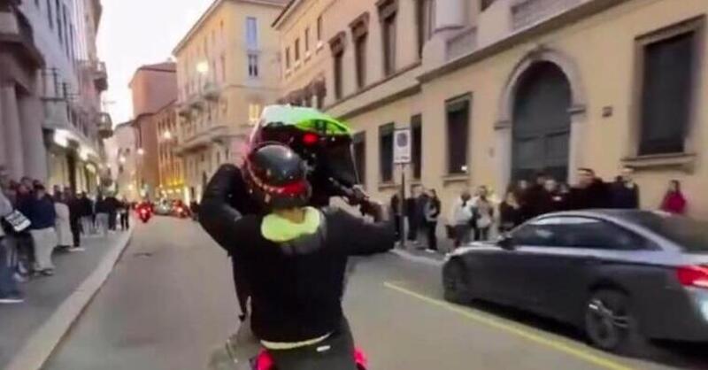 Milano, impennate e anarchia in via Montenapoleone. Le immagini fanno il giro dei social [VIDEO]