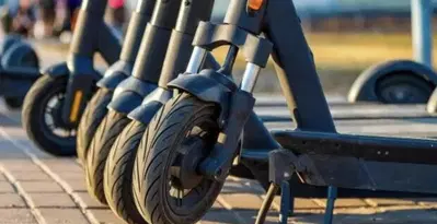 Barcellona: giro di vite sulle sanzioni a  e-bike e monopattini