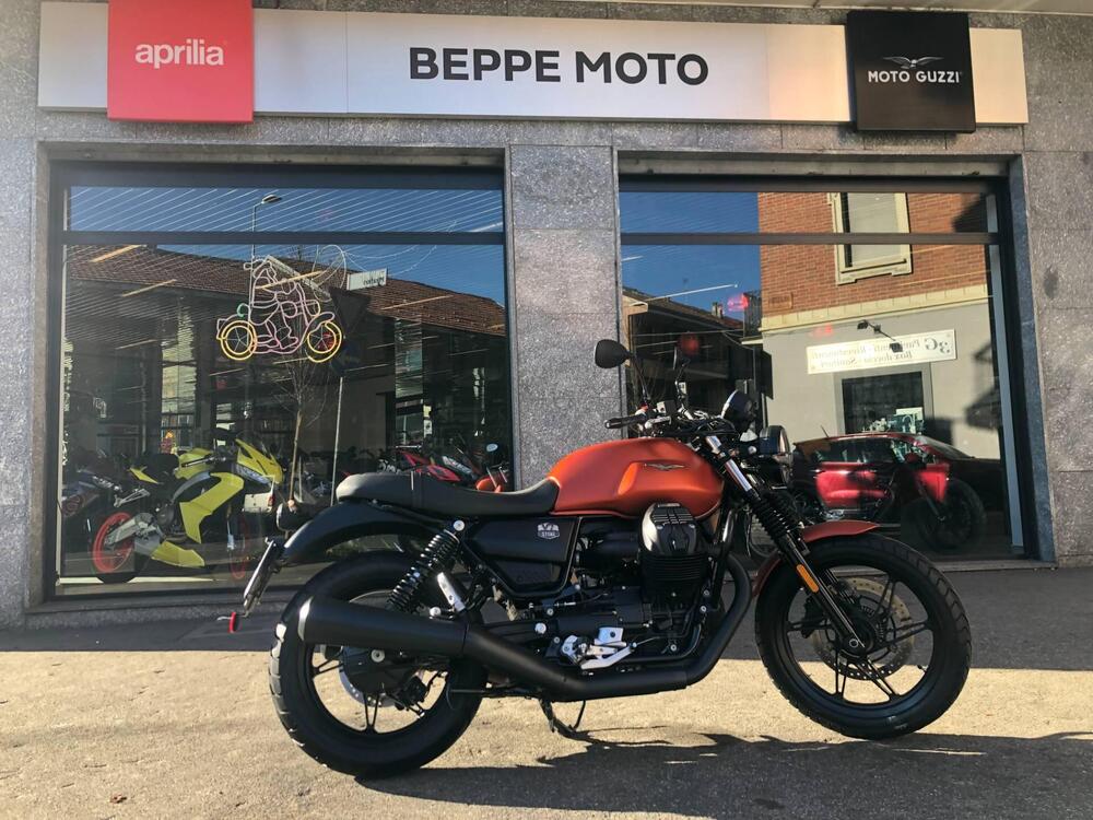 Moto Guzzi V7 Stone (2021 - 25)