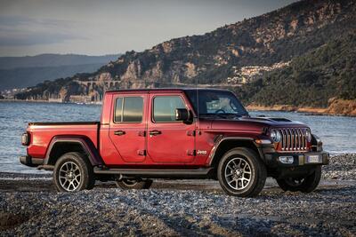 Jeep Gladiator la prova con il V8 (nel cassone), come va con 300 KG di carico? [VIDEO]