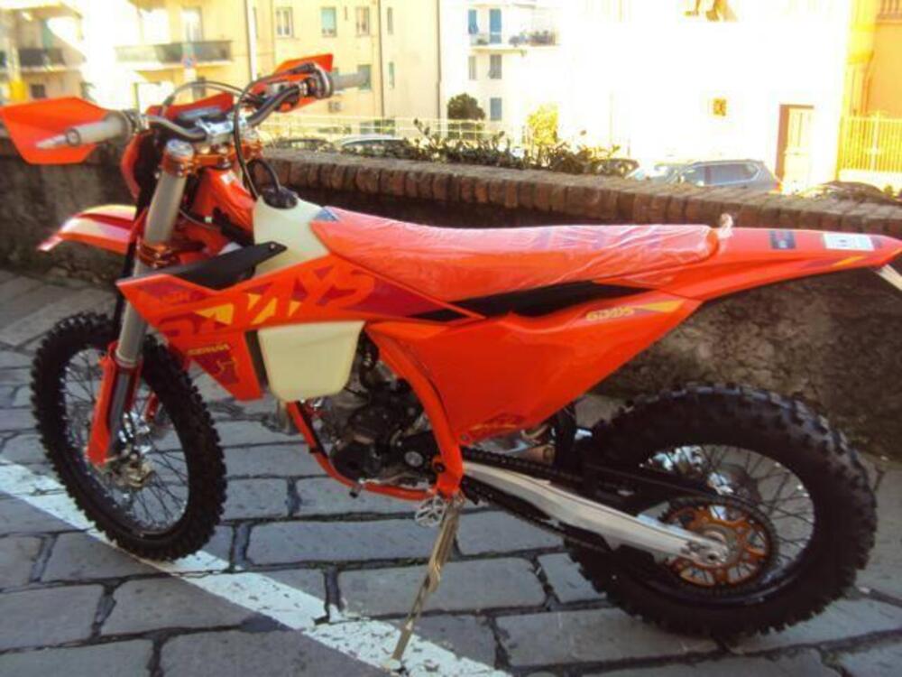 KTM 250 EXC-F Six Days (2025) (2)