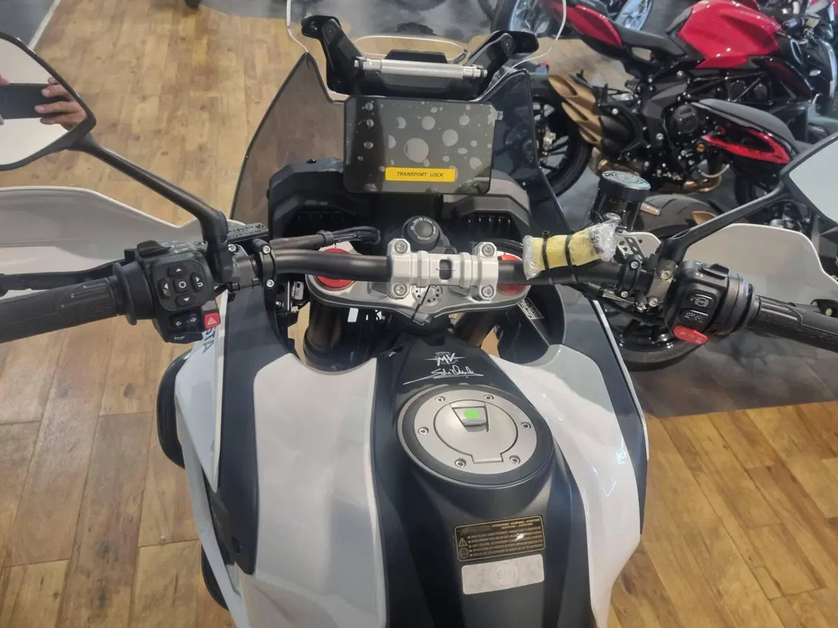 MV Agusta LXP Orioli (2024 - 26) (10)