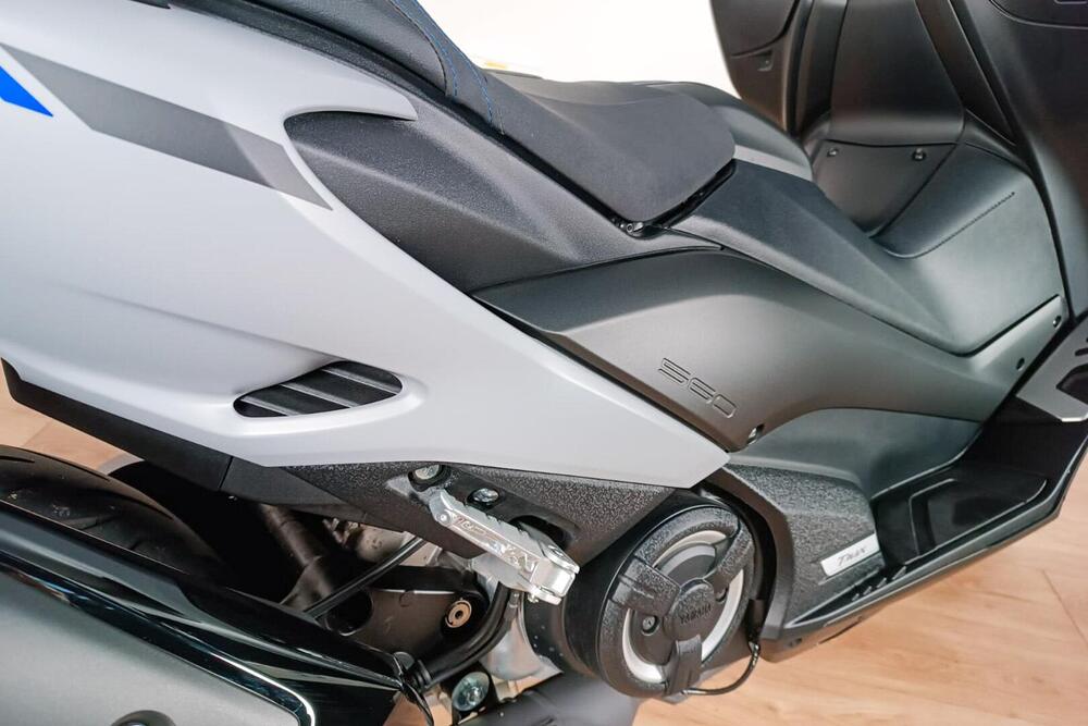 Yamaha T-Max 560 Tech Max (2020) (4)