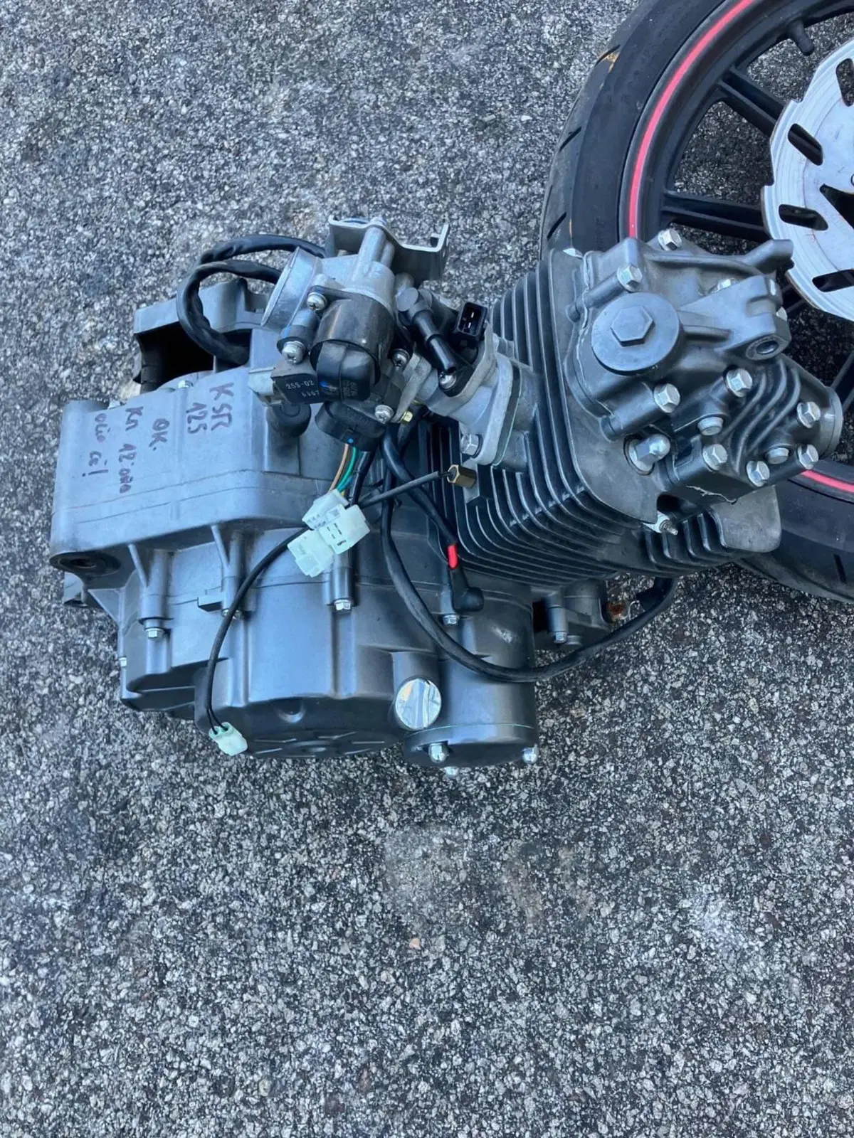 Motore KSR 125 euro 4 modello Naked con 2 ruote