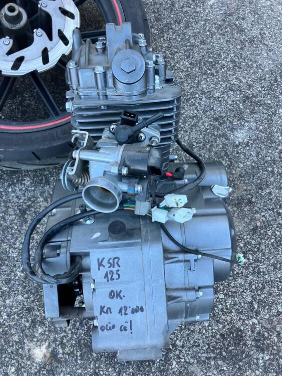 Motore KSR 125 euro 4 modello Naked con 2 ruote (3)