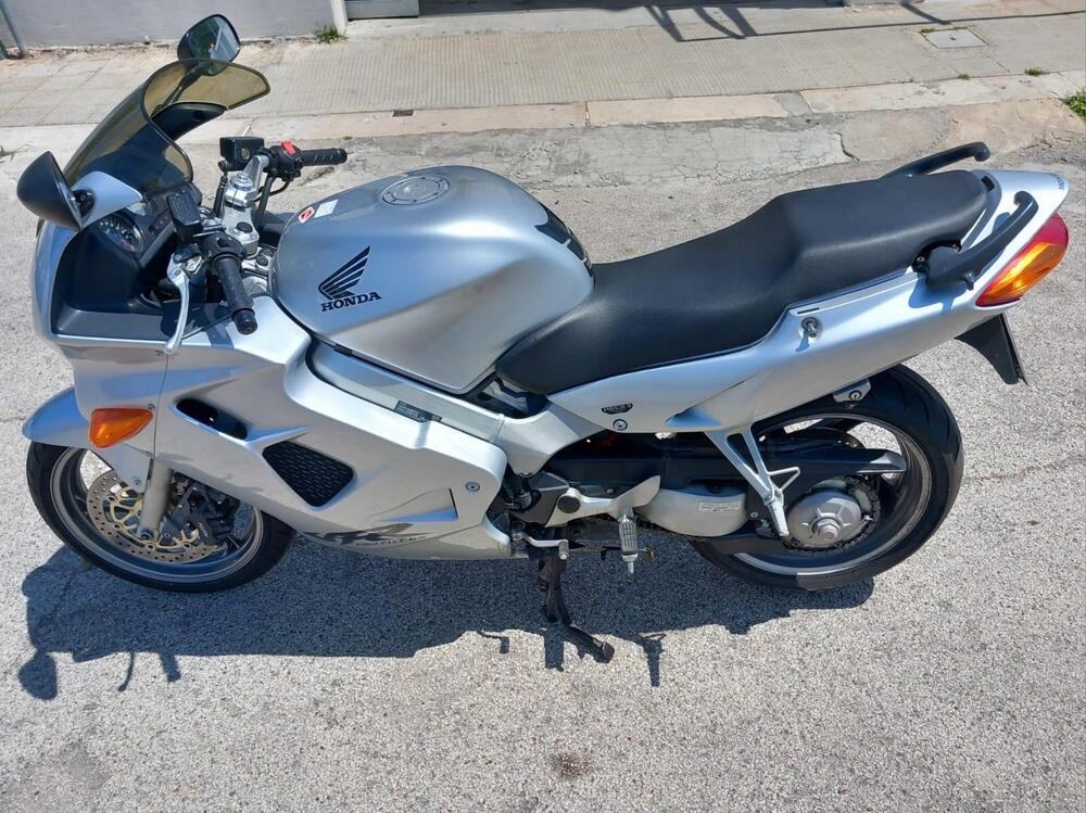 Honda VFR 800 (2002 - 05) (3)