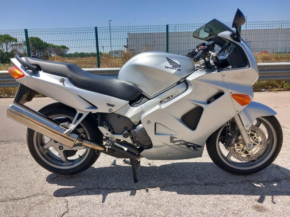 Honda VFR 800 (2002 - 05)