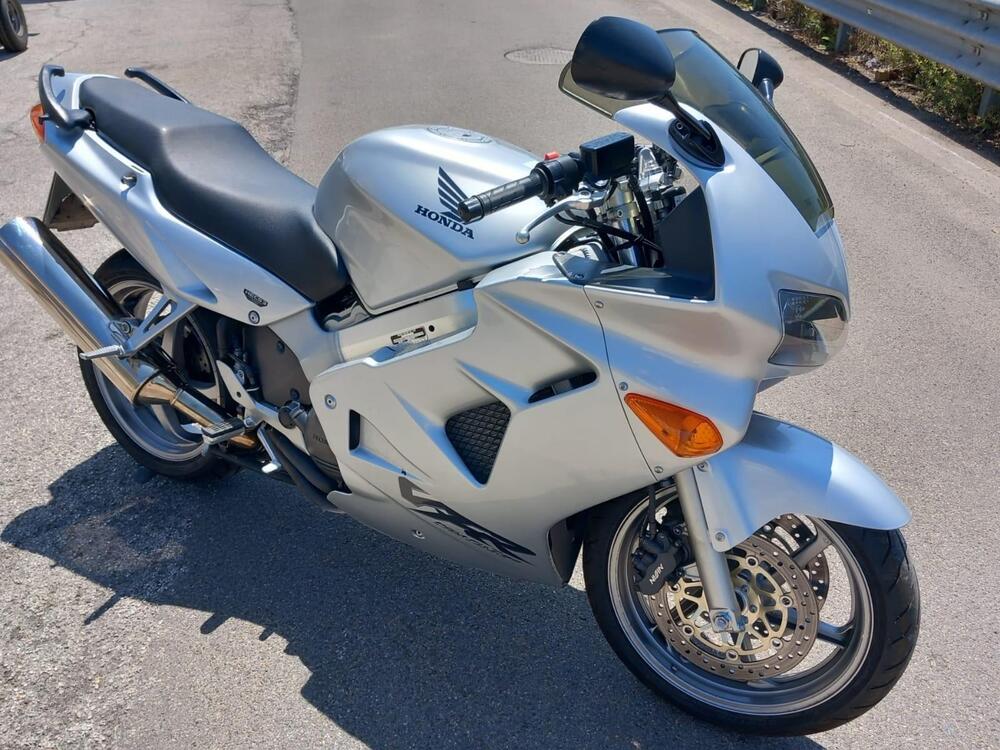 Honda VFR 800 (2002 - 05) (5)