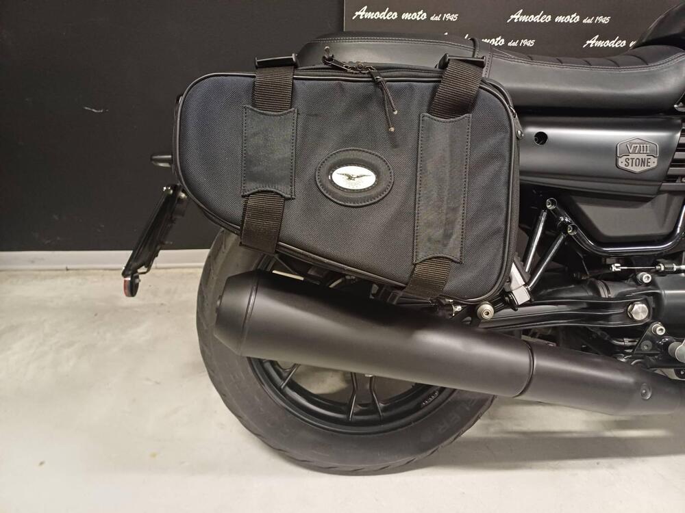 Moto Guzzi V7 III Stone (2017 - 20) (5)