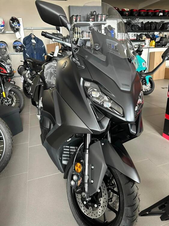 Yamaha T-Max 560 (2022 - 24) (4)