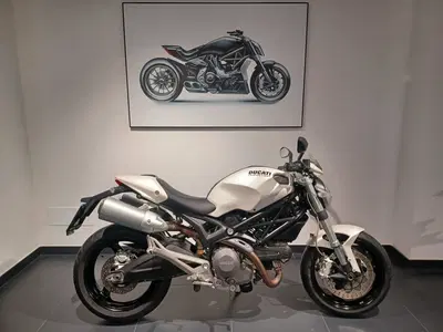 Ducati Monster 696 Plus (2007 - 14) usata