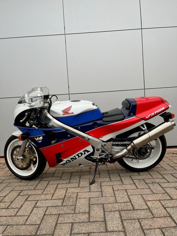 Honda VFR 750 R RC30 (4)