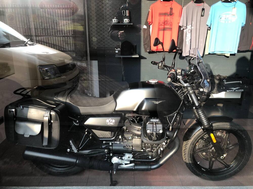 Moto Guzzi V7 Stone (2021 - 25)