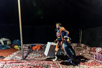 Dakar 2025. T5, Si chiude la Marathon e la prima parte della Dakar. In testa Sanders, KTM, e Lategan, Toyota [VIDEO]