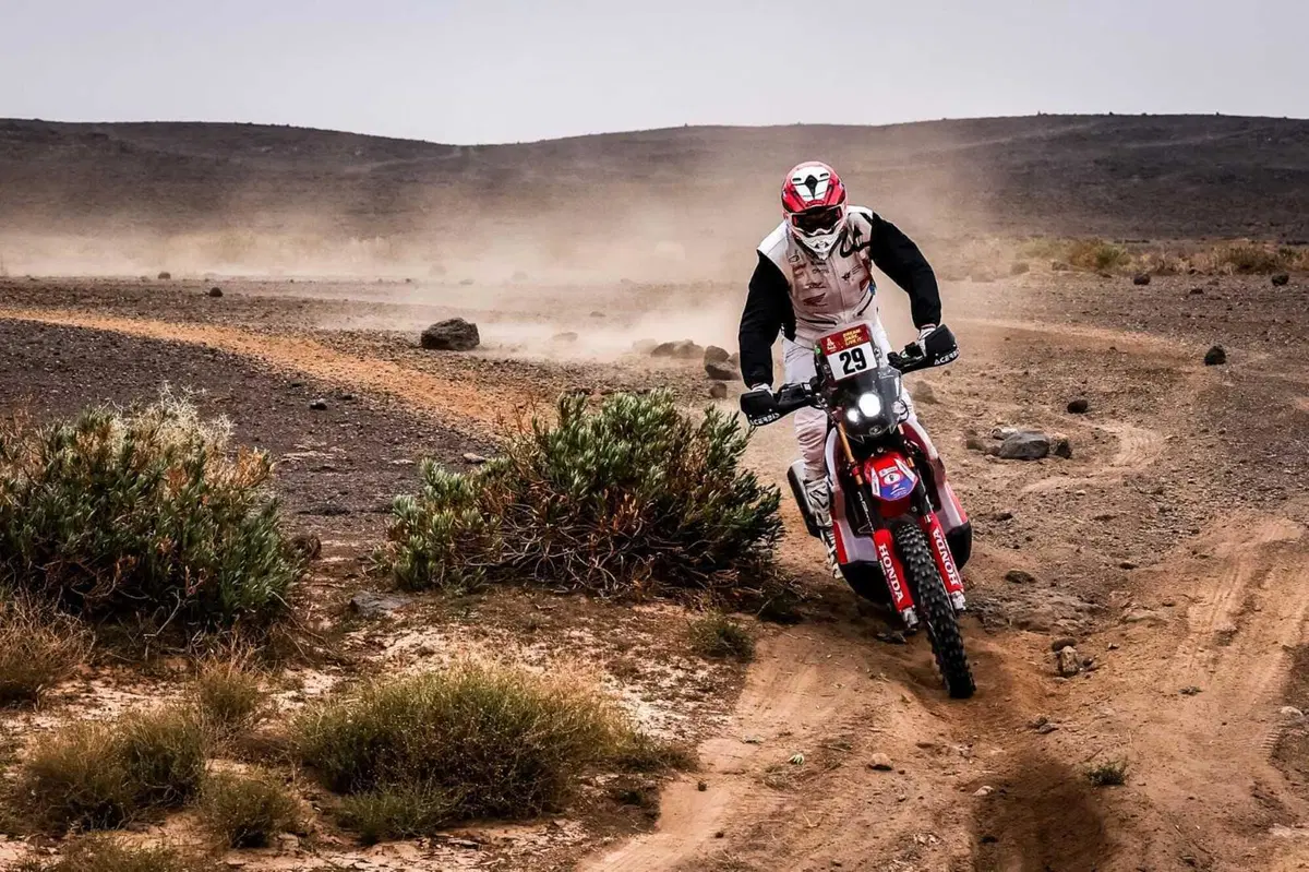 Dakar 2025. T5, Si chiude la Marathon e la prima parte della Dakar. In testa Sanders, KTM, e Lategan, Toyota [VIDEO]