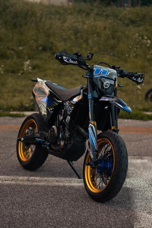 Husqvarna 701 Supermoto (2021) (2)