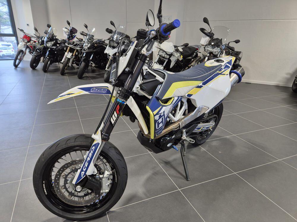 Husqvarna 701 Supermoto (2016) (2)