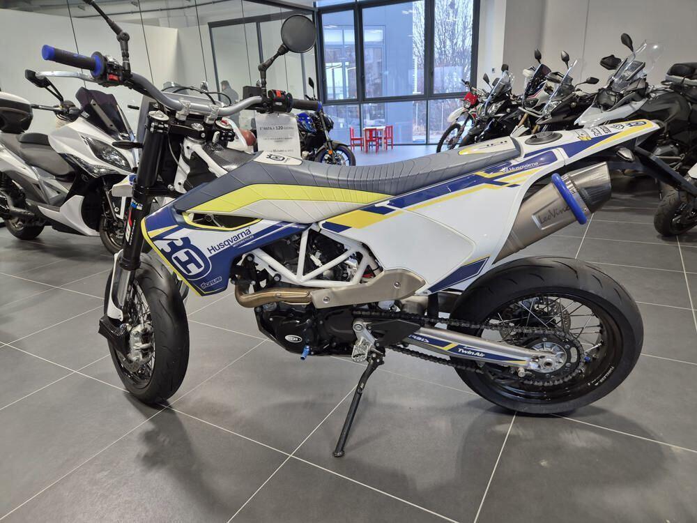 Husqvarna 701 Supermoto (2016) (5)