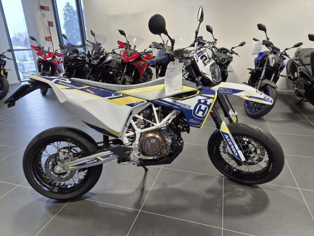 Husqvarna 701 Supermoto (2016) (3)