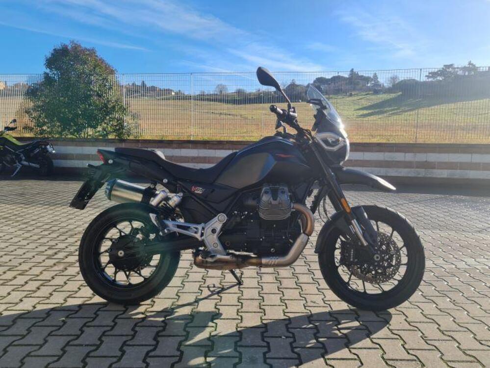 Moto Guzzi V85 Strada (2024 - 25) (3)